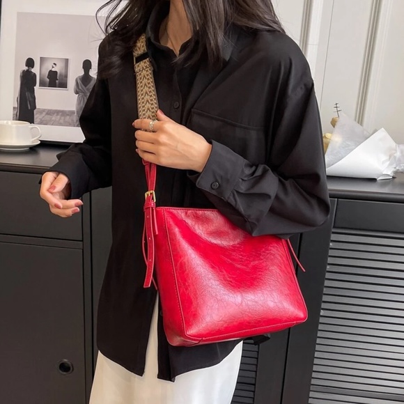 Western Vegan Leather Shoulder Crossbody Bag - Picture 13 of 16